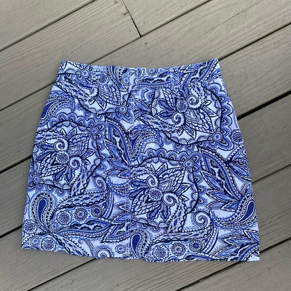 Croft & Barrow - Blue & white (paisley print) classic fit sport skort, Size: 6 - Picture 2 of 9